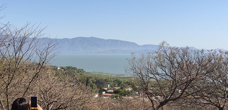 Terreno en Venta 2118 M2 en la Rivera de Chapala